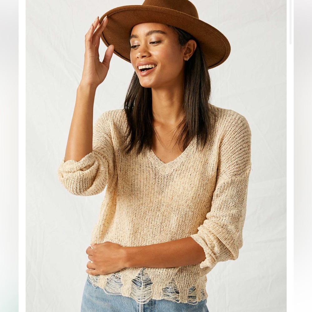 SOPHIE & HAILEE | Distressed Rib Knit Sweater Top | M